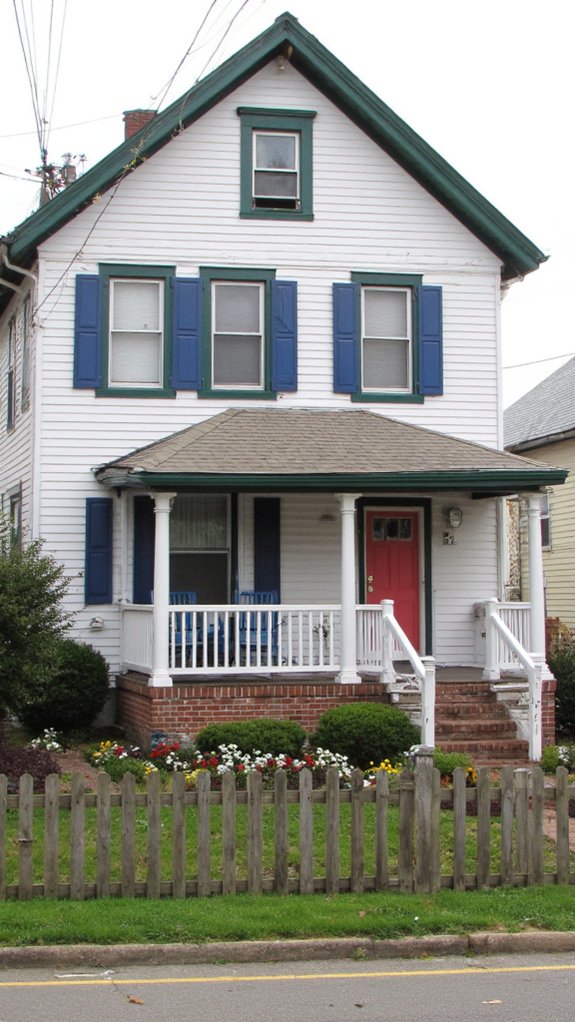 bold trim color contrasts