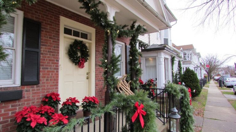 colonial house christmas decorations