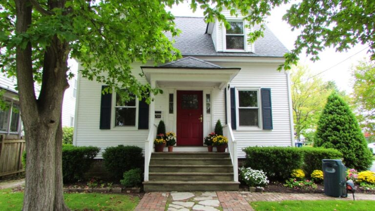 21 Colonial House Exterior Design Tips To Transform Any Facade colonial house design tips