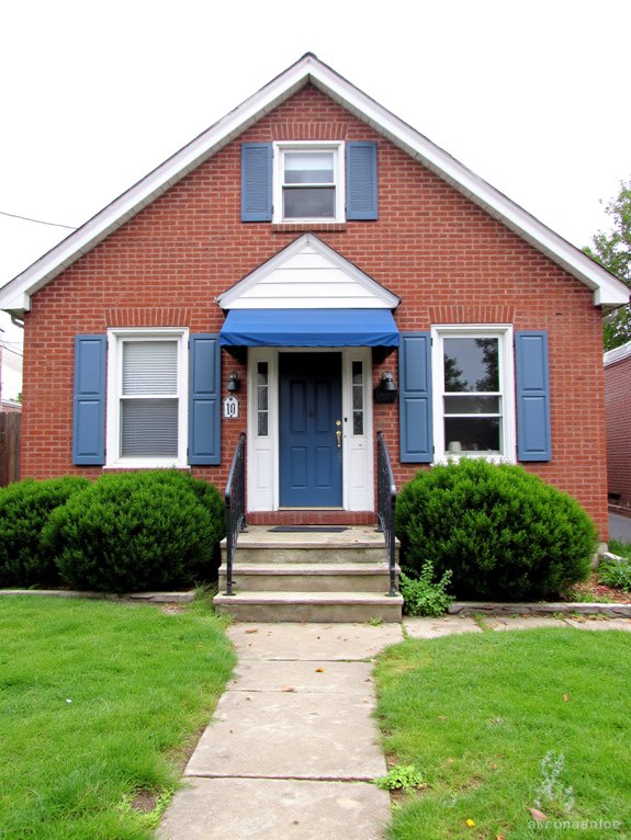 slate blue complements red brick