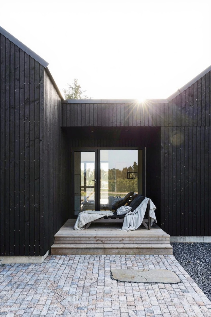 Simple Entry Platforms for Lounging