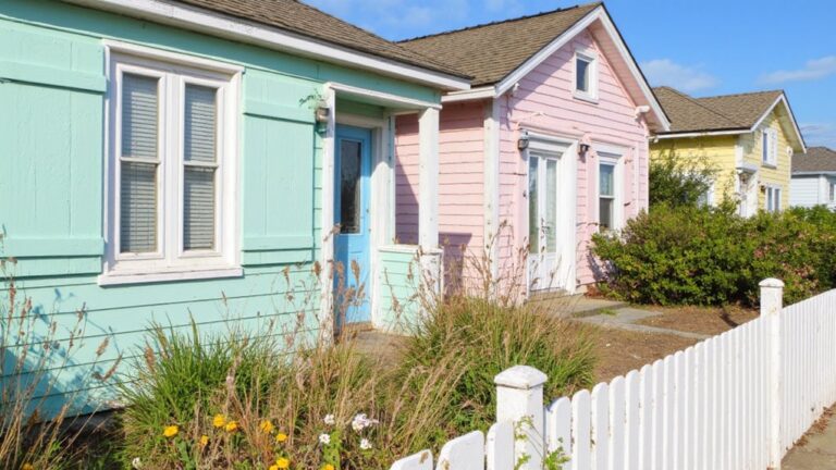 25 Soft Pastel Beach House Exterior Ideas For A Sweet Coastal Mood coastal pastel home designs