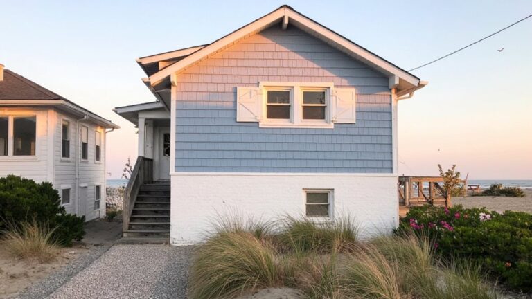 stylish two tone beach houses
