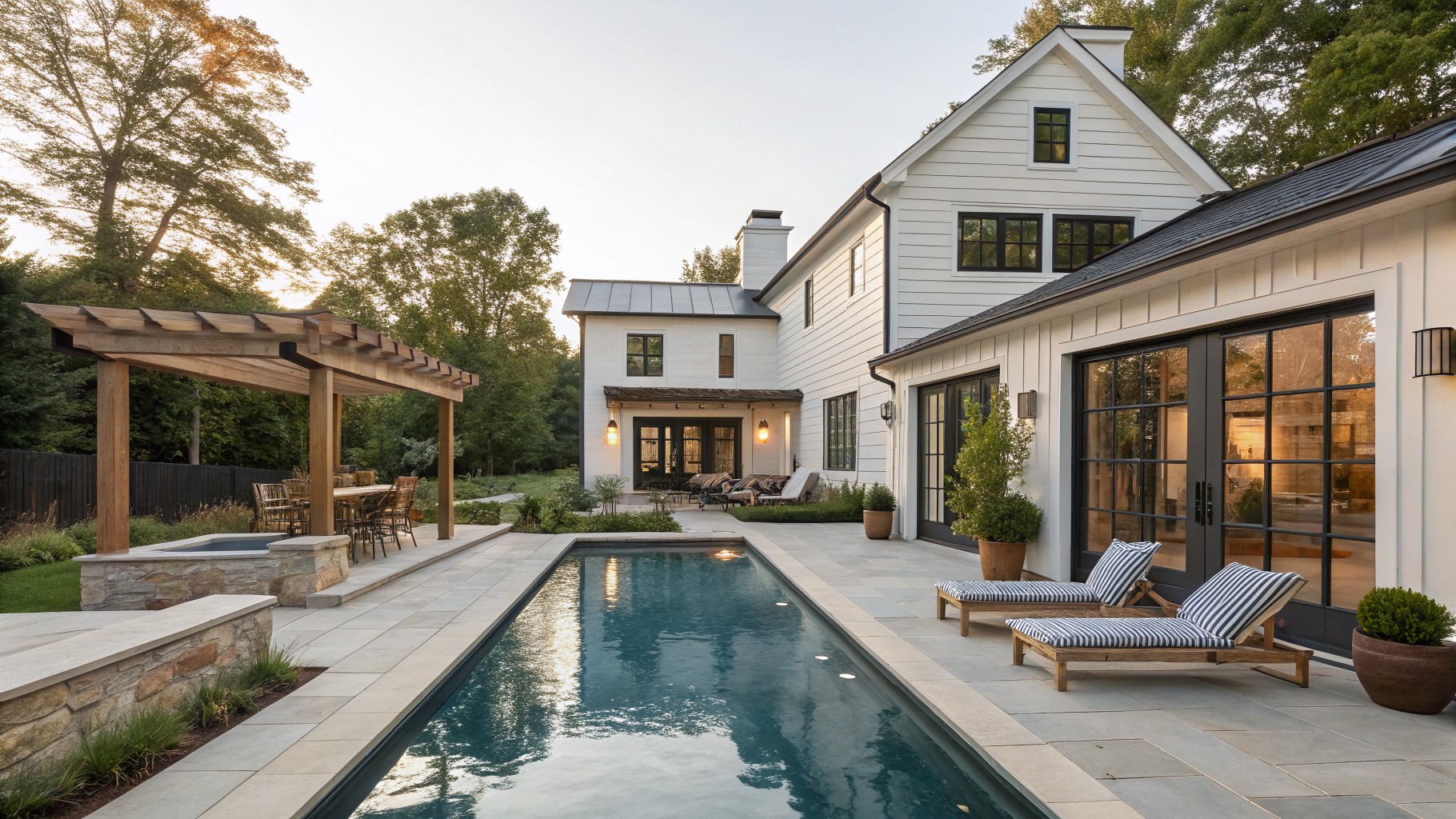 20 Modern Farmhouse Exteriors With Pools That Look Luxurious