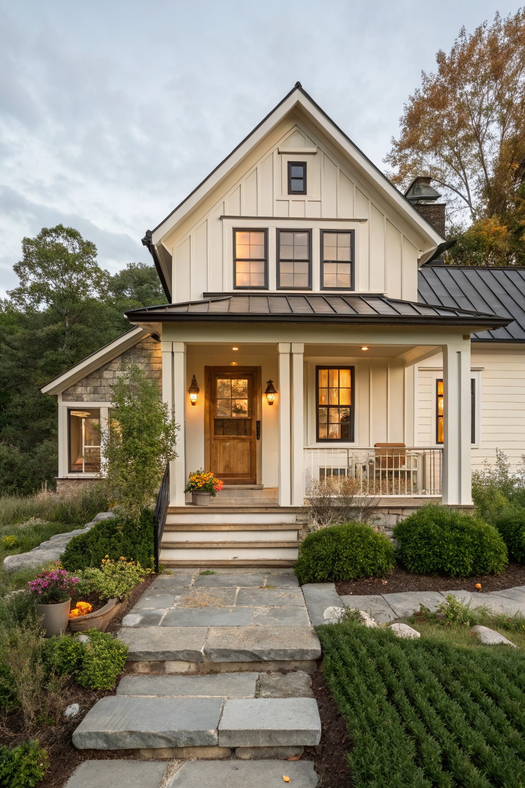 Creamy Off-White Siding for Farmhouse Facades